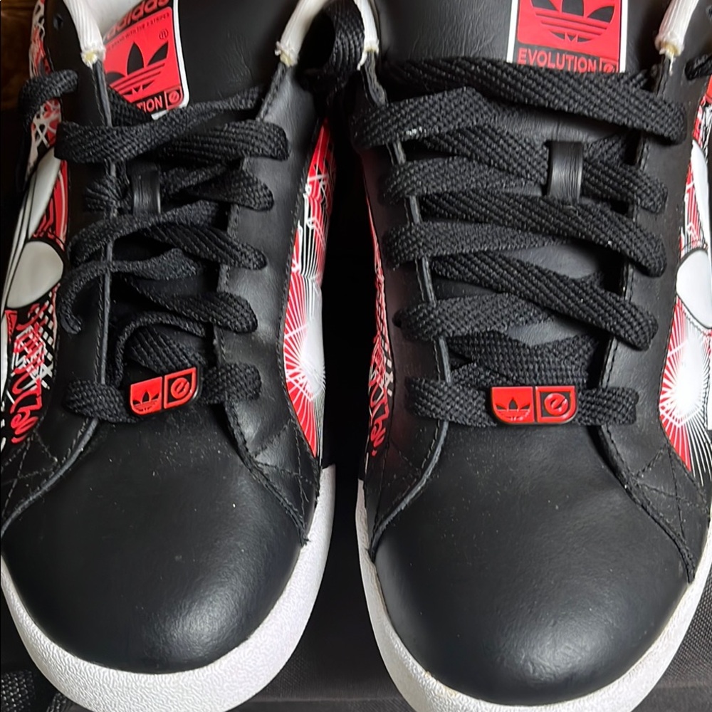 Adidas evolution Y2K Black and Red Graphic Sneakers Stan Smith/graffiti 2008